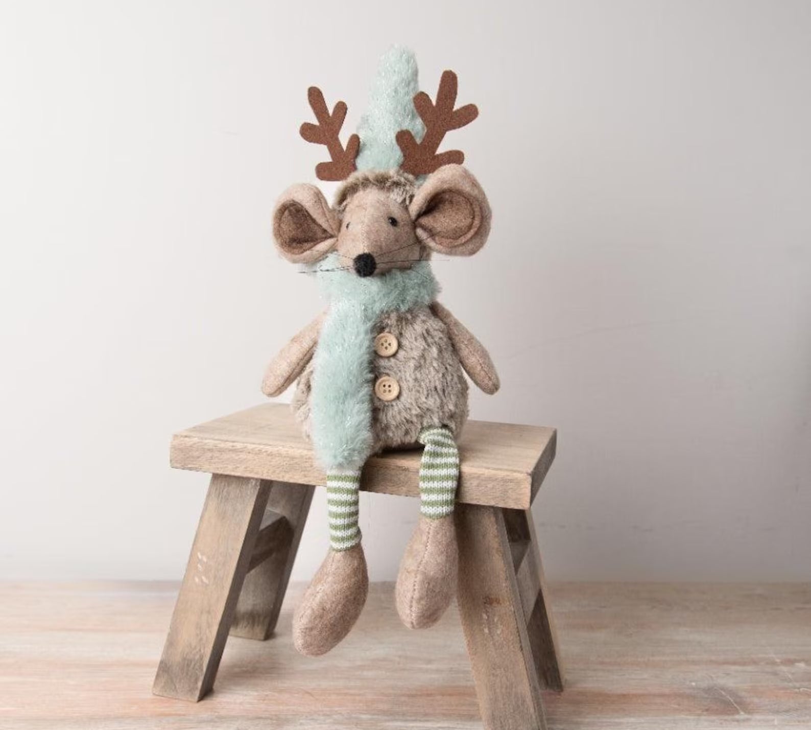 SITTINGMOUSEW_ANTLERS_SCARF