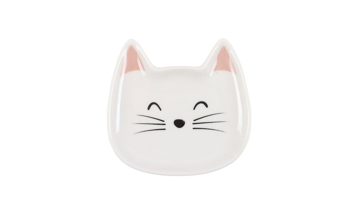 Ceramic cat-shaped container with a smiling face on a white background